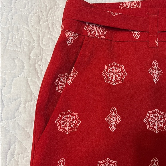Ann Taylor Red Patterned Shorts Size 4 with Belt and Pockets - Picture 5 of 12